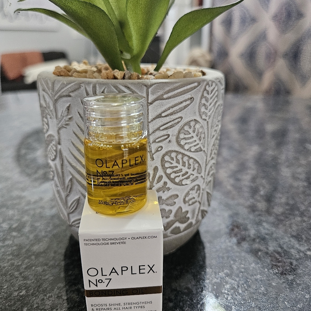 Olaplex No7 Bonding Oil - Picture 3 of 8